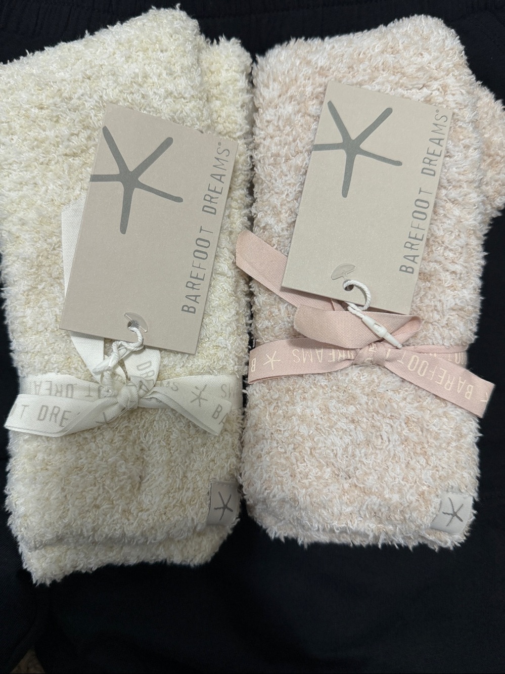 Barefoot Dreams Plush Cream Fuzzy Socks - 2 Pair B6 - Picture 1 of 1